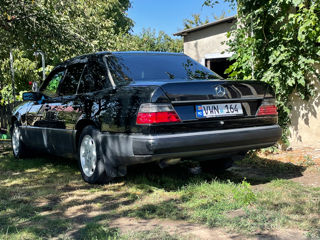 Mercedes Series (W124)