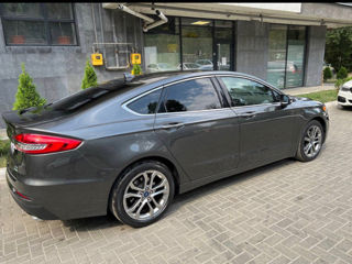 Ford Fusion foto 2