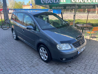 Volkswagen Touran foto 4