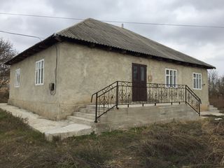 Urgent se vinde casa de locuit in satul Roscani... foto 5