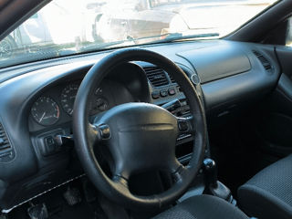 Mazda 323 foto 3