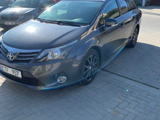 Toyota Avensis foto 2