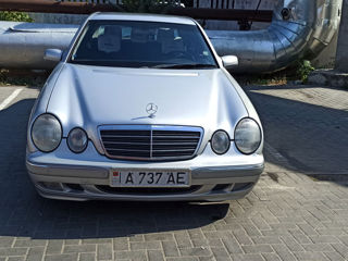 Mercedes E-Class foto 4