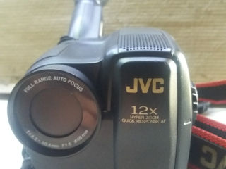 Продаю касетную видео камеру JVC foto 1