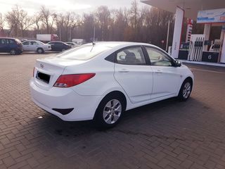 Hyundai Solaris foto 8