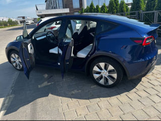 Tesla Model Y foto 8