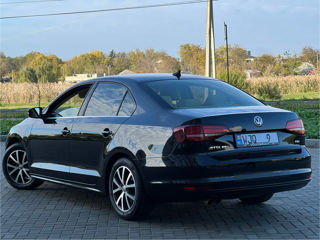 Volkswagen Jetta foto 3