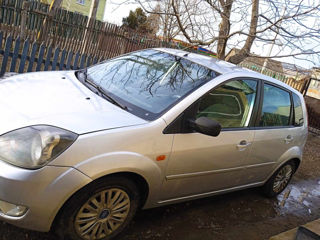 Ford Fiesta foto 1