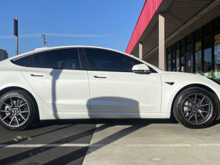 Tesla Model 3 foto 1