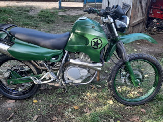 Suzuki DR250 foto 2