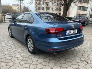 Volkswagen Jetta foto 4