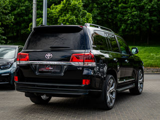 Toyota Land Cruiser фото 2