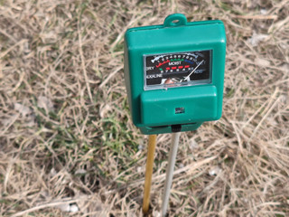Termometre, umidometre și pH-metre pentru sol