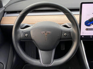 Tesla Model 3 foto 11