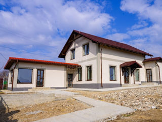 Vânzare casă cu teren de 8 ari în raionul Ialoveni.