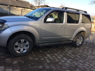 Nissan Pathfinder foto 3