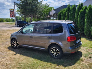 Volkswagen Touran foto 2