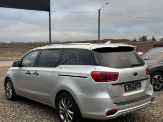 KIA Carnival foto 2