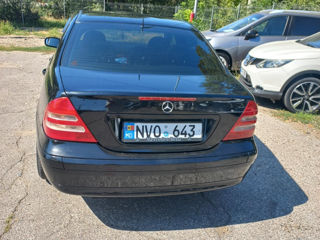 Mercedes C-Class foto 2