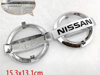 Logo-ul grilei frontale Nissan foto 1