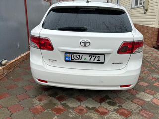 Toyota Avensis foto 2