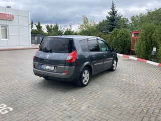 Renault Grand Scenic foto 2