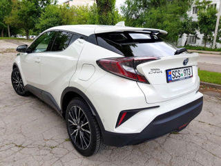 Toyota C-HR foto 2