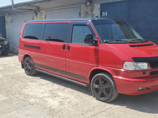 Volkswagen Caravelle foto 2