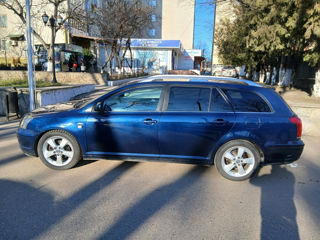 Toyota Avensis foto 7