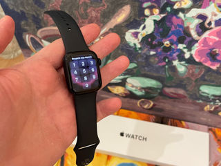 Apple Watch SE (2nd Gen) 40mm Midnight Aluminum foto 2