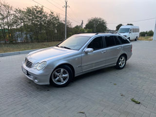 Mercedes C-Class foto 2