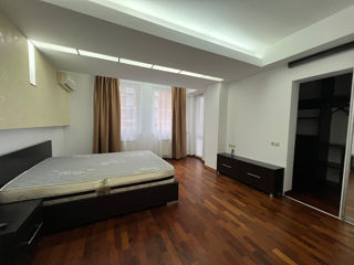 Apartament cu 2 camere, 160 m², Centru, Chișinău foto 5