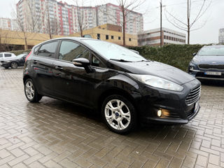 Ford Fiesta foto 2