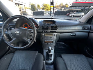 Toyota Avensis foto 6