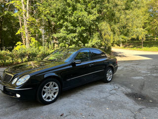 Mercedes E-Class foto 1