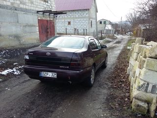 Toyota Carina foto 4