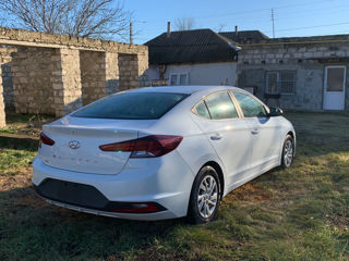 Hyundai Elantra foto 4