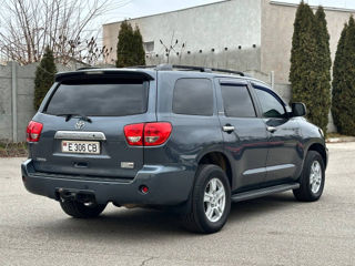 Toyota Sequoia foto 6