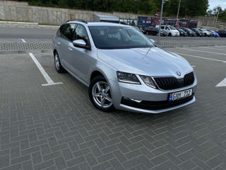 Skoda Octavia foto 1