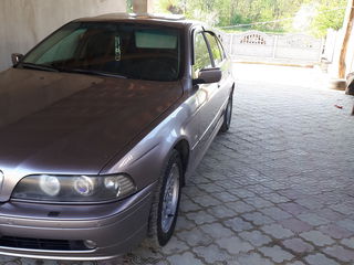 BMW 5 Series foto 3