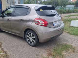 Peugeot 208 foto 4