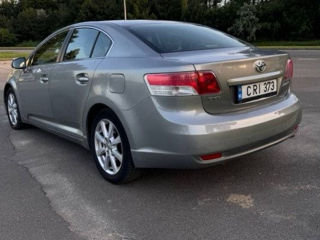 Toyota Avensis foto 8