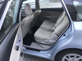 Сиденья, обшивки дверные Prius V
