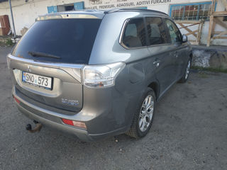 Mitsubishi Outlander foto 3