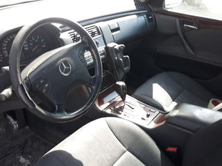 Mercedes E 210 foto 3