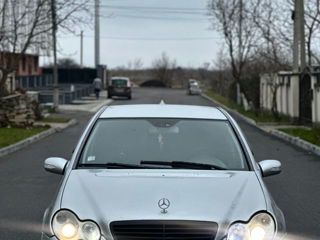 Mercedes C-Class foto 3