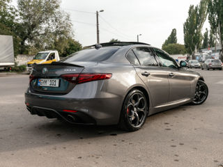 Alfa Romeo Giulia foto 2