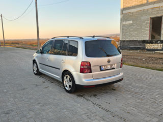 Volkswagen Touran foto 3