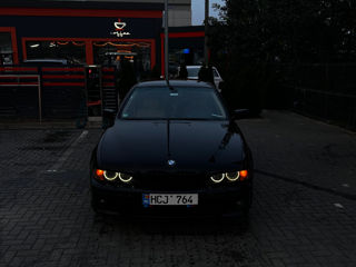 BMW 5 Series foto 1