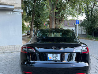 Tesla Model 3 foto 7